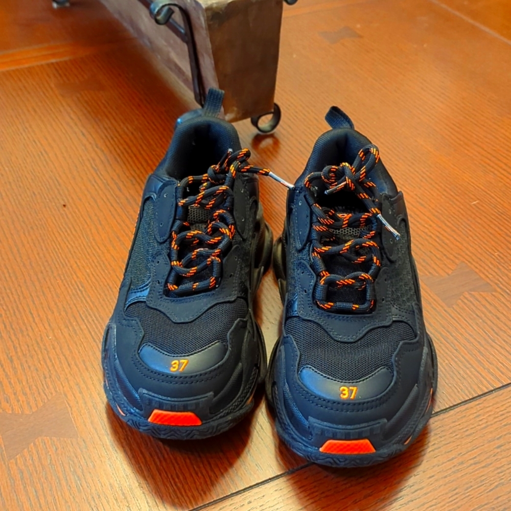 Balenciaga Triple S size 7 - Picture 1 of 11